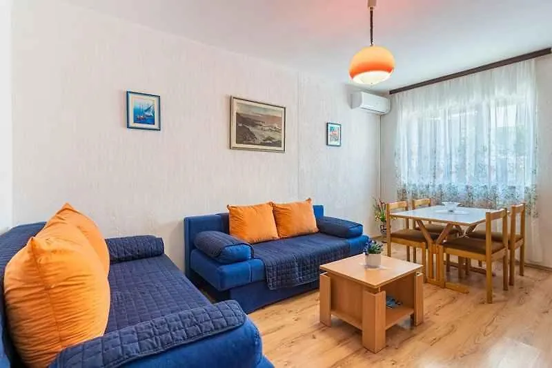 Apartments In Cres/Insel Cres 13668